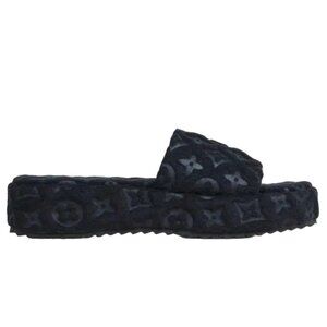 ONLY ONE LEFT!! NEW VIBE SLIDES